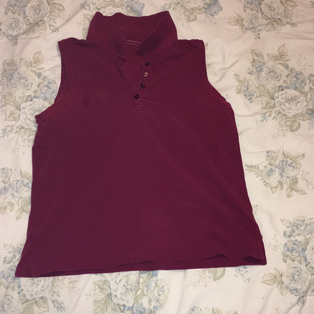 Maroon collard muscle tee.